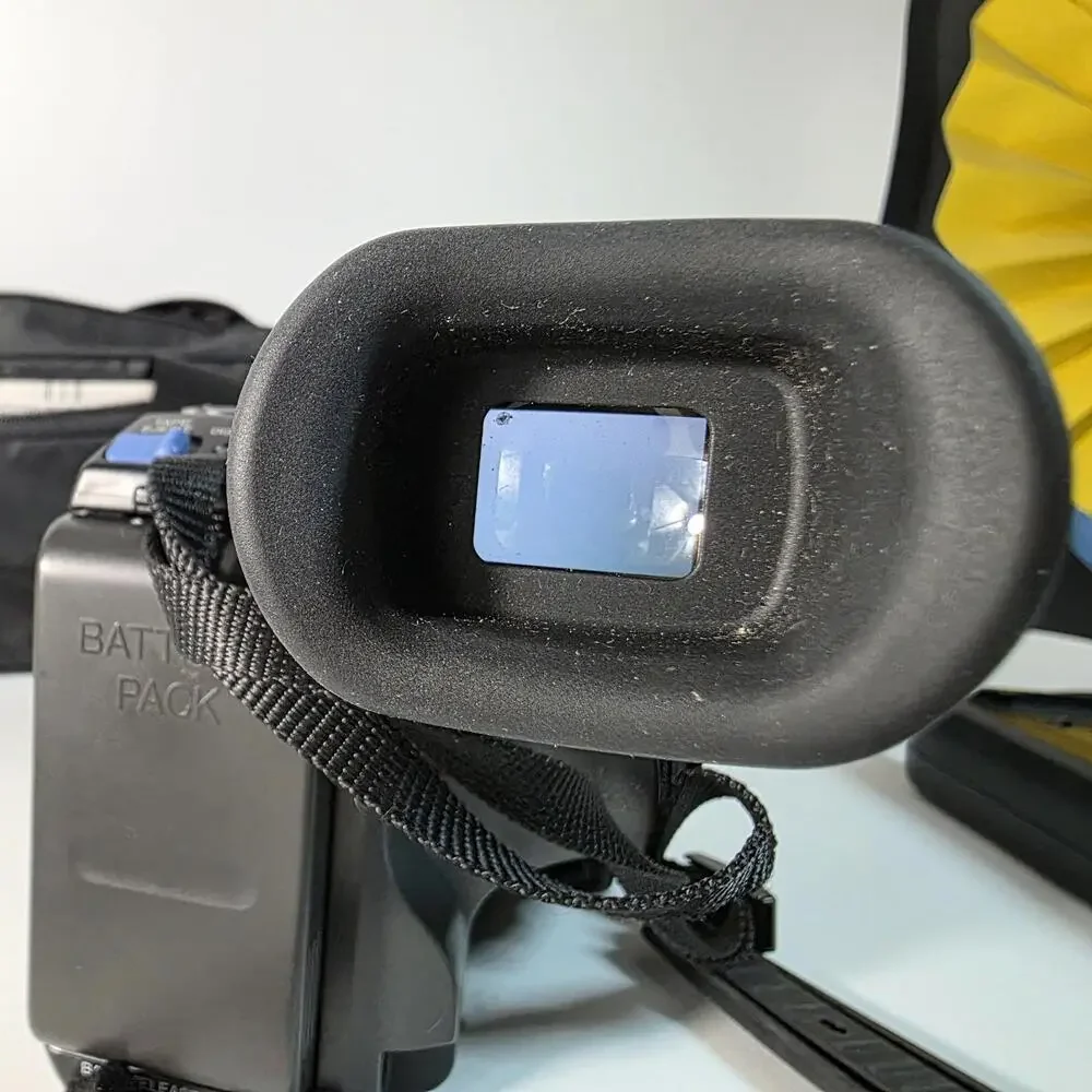 Panasonic PV-D496D Camcorder VHSC 22x Digital 16x Optical Zoom w/Extras TESTED